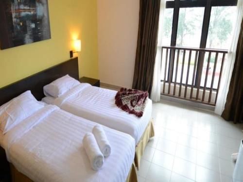Puteri Beach Resort Porto Dickson Exterior foto
