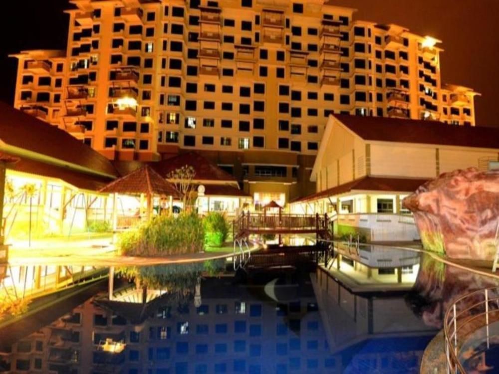 Puteri Beach Resort Porto Dickson Exterior foto